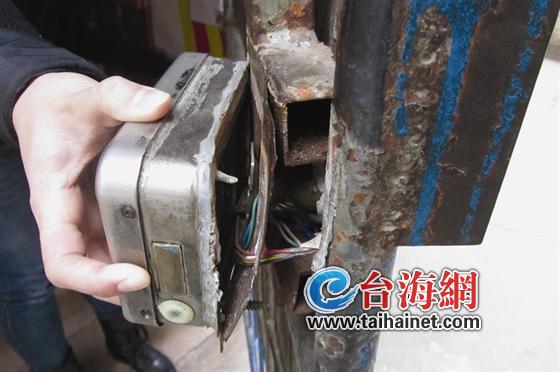湖里殿前城管强制撬锁进门执法拆违建引争议