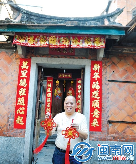 泉州西街古厝贴联特红火 厝边喊你来西街看看吧-闽南网