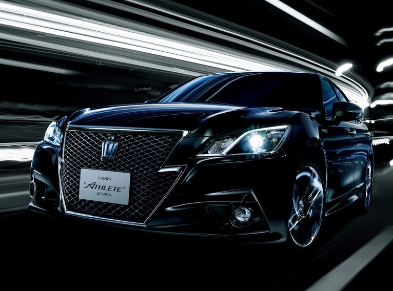 丰田皇冠2014款新车型官方图片曝光 配LED横条尾灯