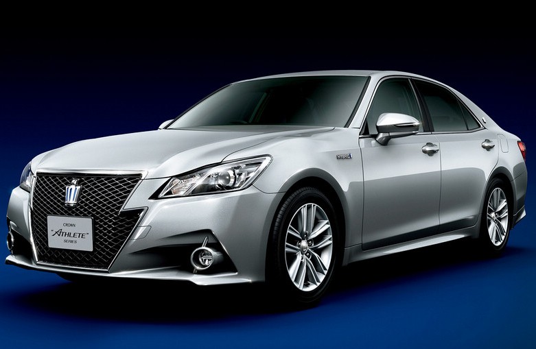 丰田皇冠2014款新车型官方图片曝光 配LED横条尾灯