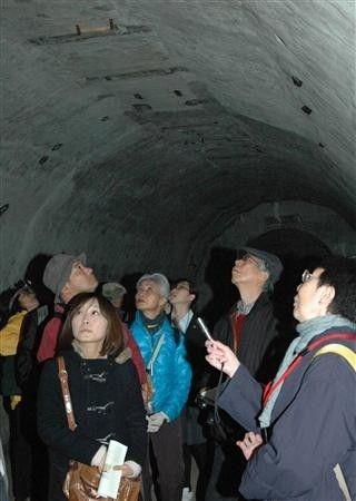 日军“神风特攻队”战壕群曝光