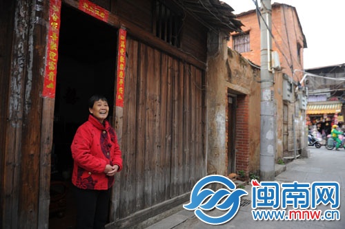 泉州西街旧馆驿巷的黄阿婆和老伴18年坚持为路人免费