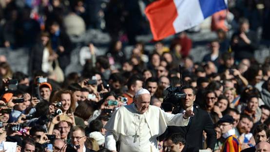 罗马教皇弗朗索瓦一世情人节接见两万新婚夫妇