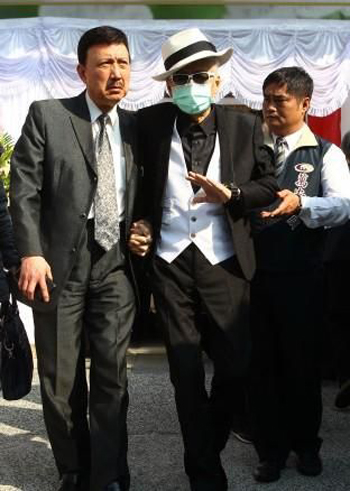 猪哥亮余天落泪追悼高凌风:演唱会没办成很遗憾