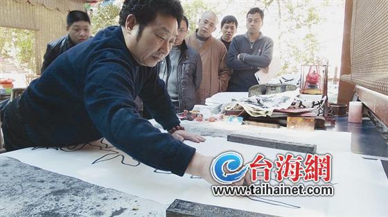 “胡一笔”龙海七首岩景区写空心字体