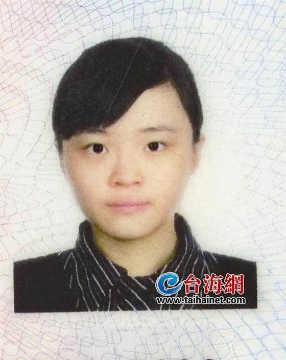 大学班花晒身份证照自拍照