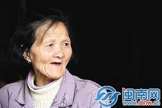 6个小孩的吃喝拉撒，压得曾阿婆喘不过气来