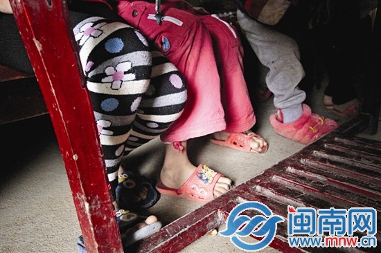 大冬天的,孩子们袜子不够穿