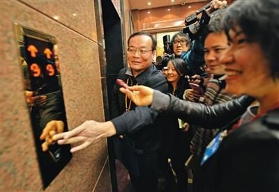 东莞市市长袁宝成始终没有正面回答2