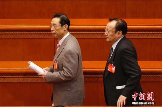 钟南山参加十二届全国人大二次会议第二次全体会议