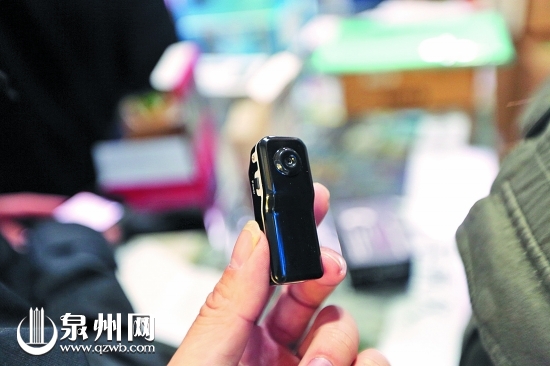泉州益华电脑城一商家偷卖窃听器号称抓小三利器