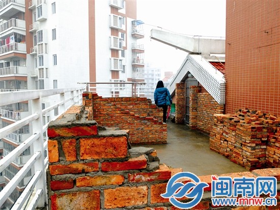 物业称，违建几天内将拆除