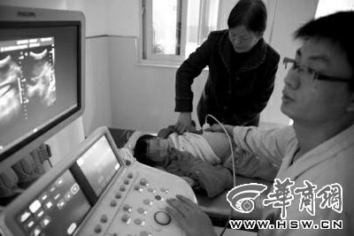 幼儿园孩子在西安市儿童医院进行检查