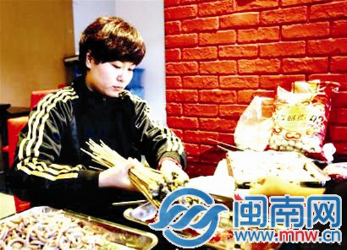 上海女足4名退役队员合开火锅店 老队友集体捧