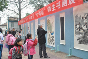 龙海举办庆祝三八妇女节“巾帼颂”师生书画展