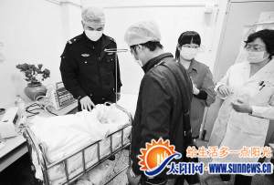 宝宝的叔叔见到宝宝后，连说“谢谢你们的细心照顾”。