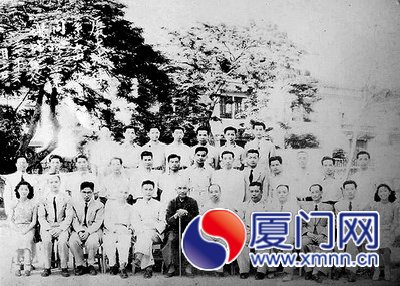 1948年法律系毕业照，何永龄（二排左六），陈宜祥（