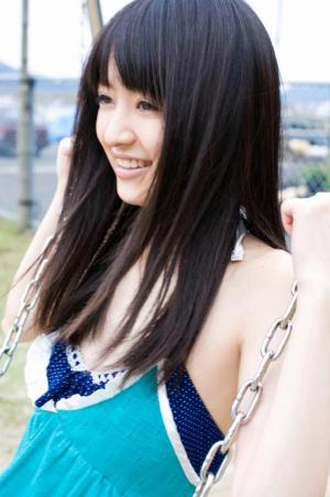 日本11岁嫩模车内脱衣比基尼爆乳 系23岁逢泽莉娜海量