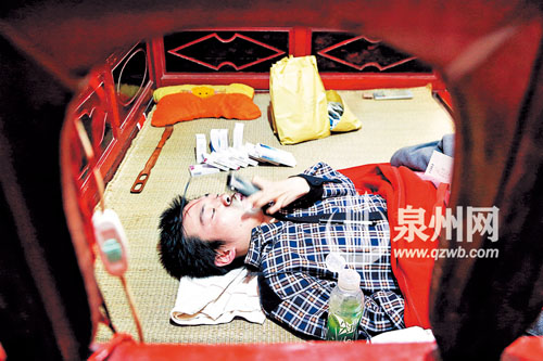 用嘴唇触屏与外界交流