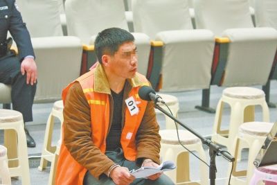 河南许昌黑老大李佰红涉黑犯罪 看上美女就骚扰(图)