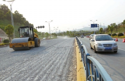 省道308线四黄至八尺岭路段正在进行沥青改造