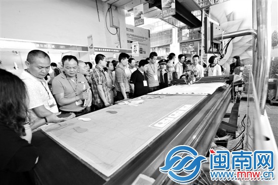 晋江鞋博会昨日开幕 9位知名运动员骑游助阵