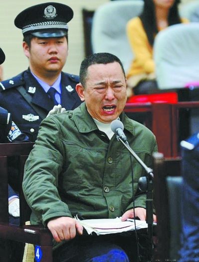 刘汉多次情绪失控，当庭痛哭