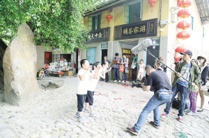 央视少儿节目《芝麻开门》走进南靖土楼