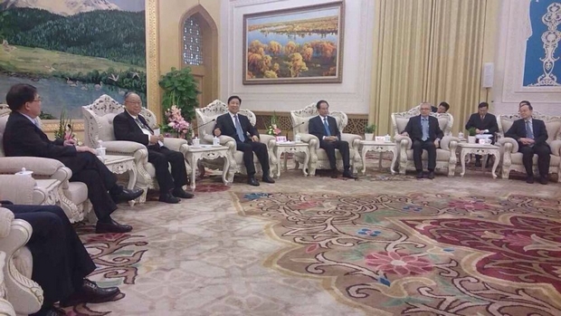 中国国家副主席李源潮23号在北京会见香港传媒高层访