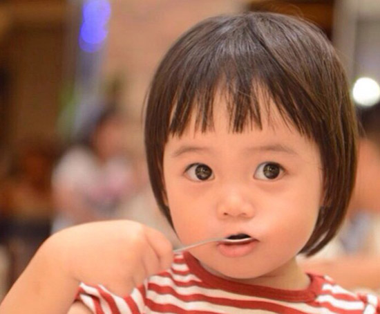 吴尊女儿照片pk韩小野