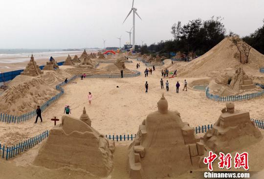 月25日，首届映像闽南沙雕艺术节在福建省漳浦县六鳌
