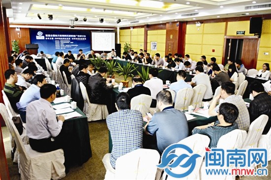 上周六的座谈会现场，参会媒体人热烈交流