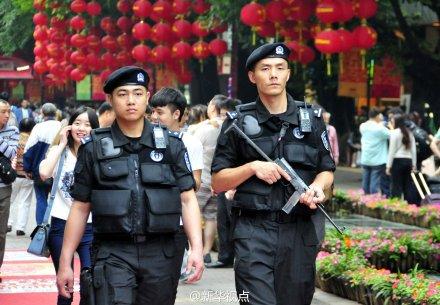 广州三千多名持枪警察巡街