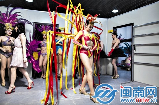 厦门灵玲国际马戏城昨日开业 三场演出连演不