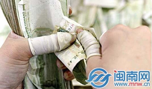 日复一日地点钞