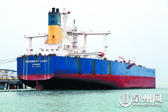 巨无霸“远大湖”号停靠于青兰山海上码头