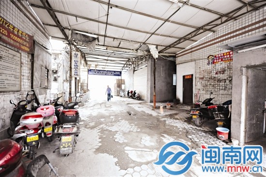 云谷建材市场旁的旧菜市场设施老化