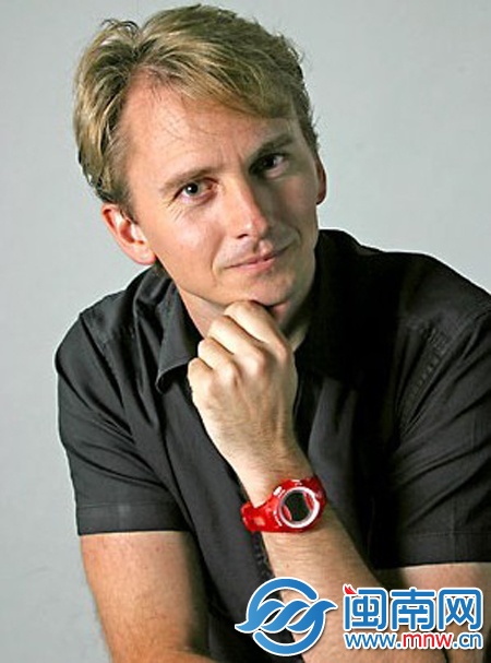 TVB警司河国荣摆摊卖首饰 鬼妹陈明恩酬劳