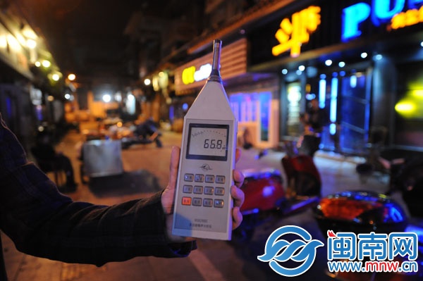 昨日凌晨，泉州市区状元街外测得噪音超标。按照规定