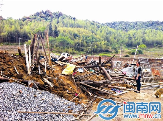 □“两层民宅爆炸倒塌 两家人3死3伤”追踪
