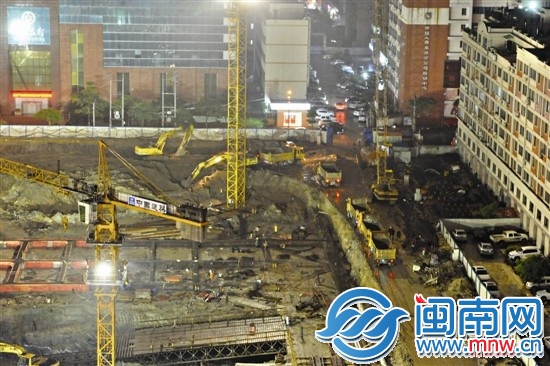 昨晚10点20分,记者回访,和昌工地土方车仍出入工地