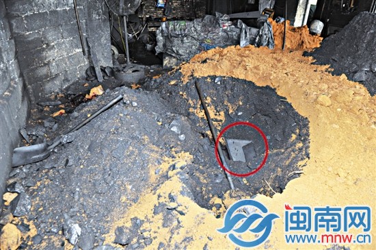 柯某的腿被卷入搅拌机入口