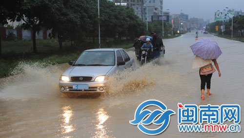 泉州出现短时强降雨,台商区积水严重