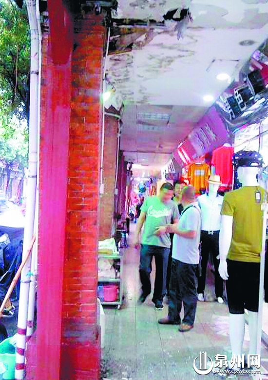 中山路骑楼上的天花板多有破损