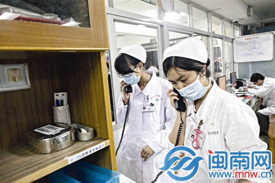 一个晚上急诊室的两部电话响个不停