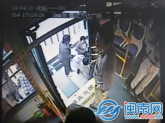 “晋江2乘客腿被靠站公交碾压”追踪 司机负主责