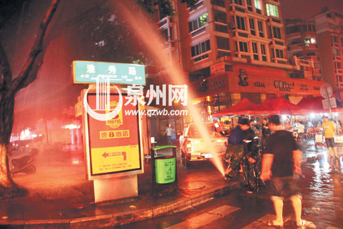 水柱冲天,直打在树上