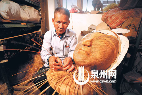 花木兰竹编用去了凌文彬太多心血,他不停地修改不停