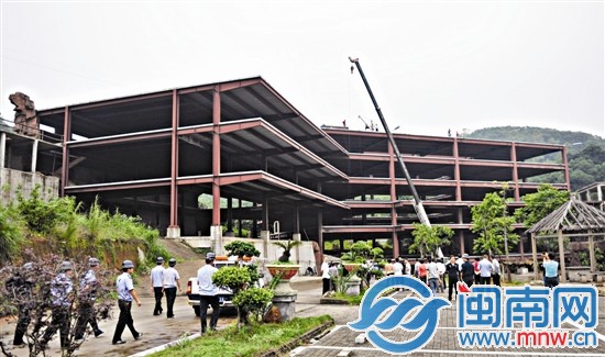 清源山迄今最大违法单体建筑业主正在自行拆除