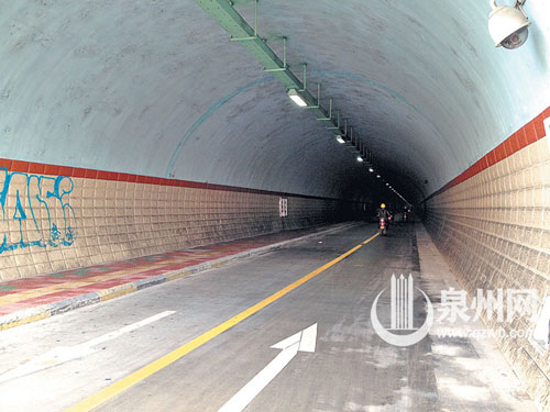 非机动车及人行隧道内很冷清